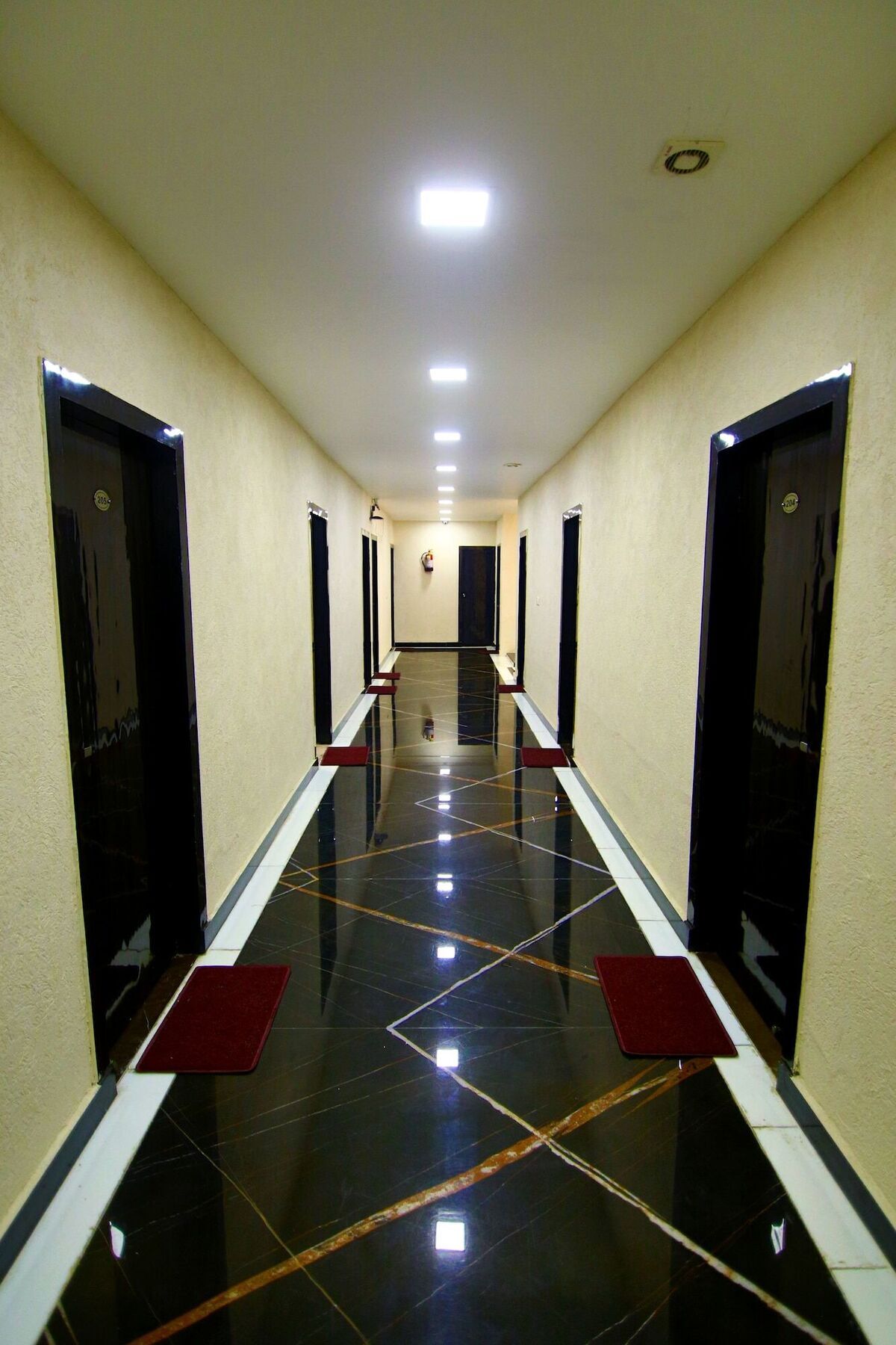 Hotel Gharonda Рішикеш Екстер'єр фото